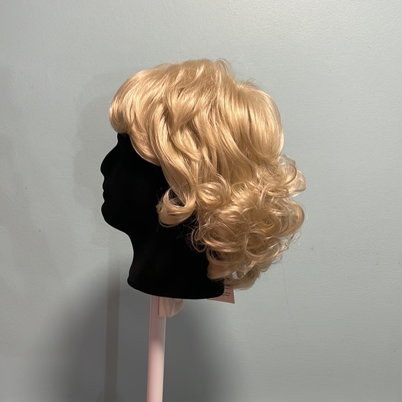 Champagne blonde curly wig - Picture 2 of 7
